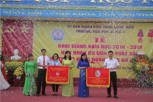 Thầy và trò trường Tiểu học Ái Mộ B tưng bừng chào đón năm học 2018 - 2019